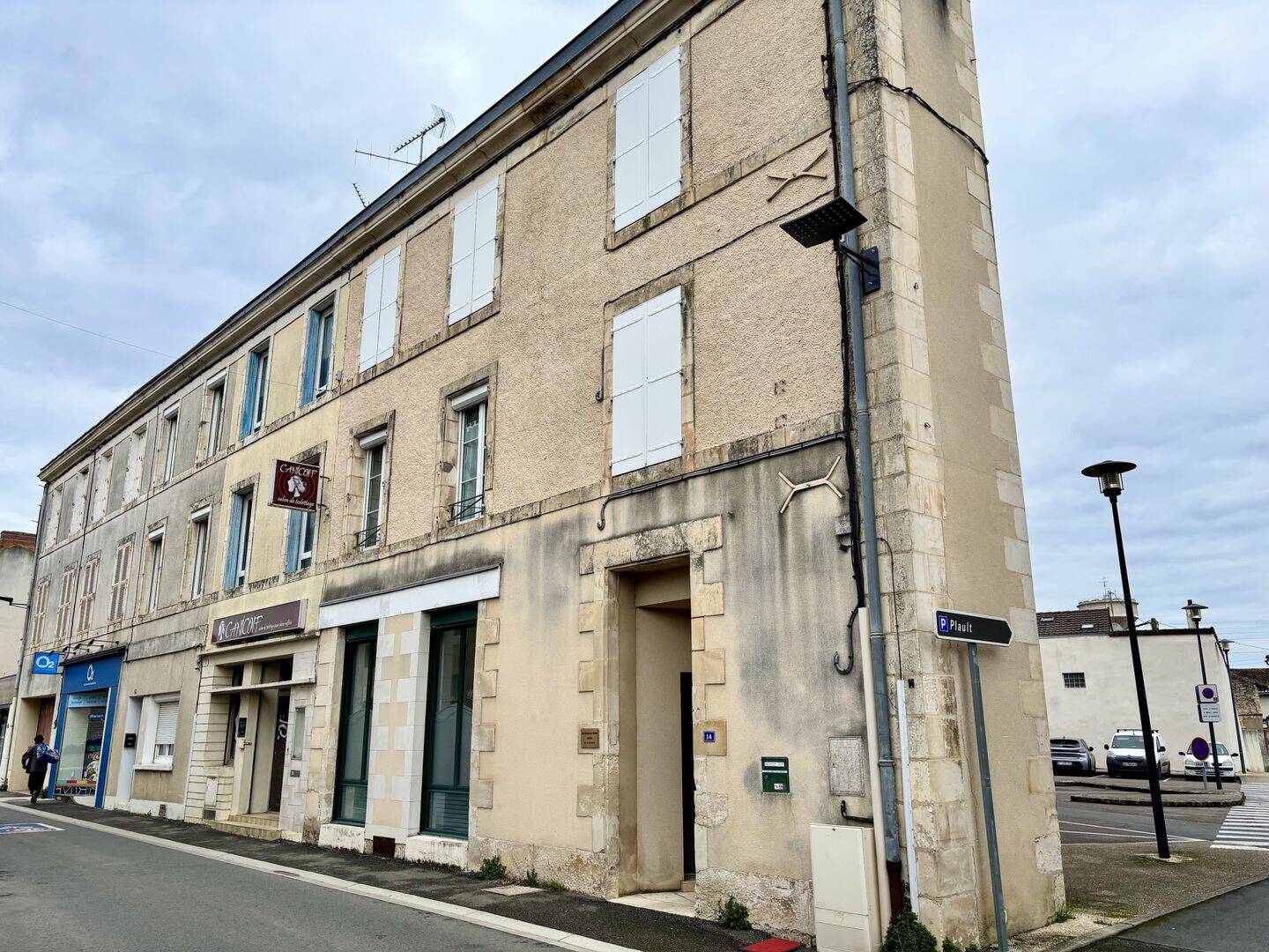 Façade de l'immeuble - immeuble à Neuville-de-Poitou