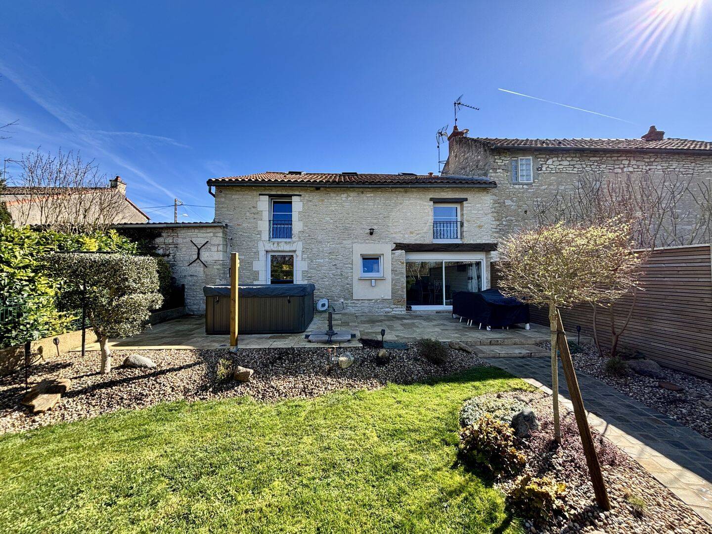 Façade de la maison - maison à Neuville-de-Poitou