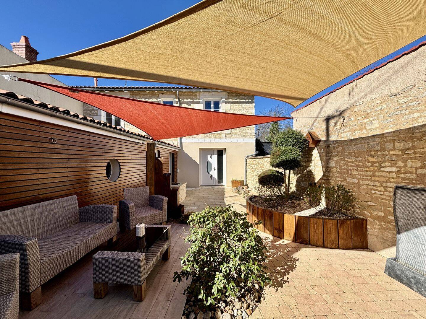 Terrasse - maison à Neuville-de-Poitou