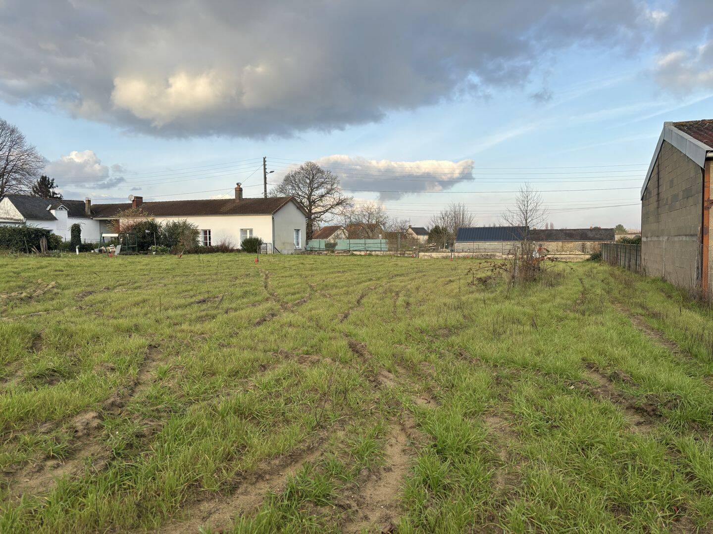 Jardin - terrain constructible à Lencloître
